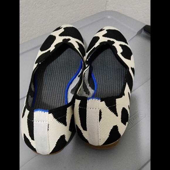 Womens size 9 cow print flats flexible stretch shoes black and white - Picture 3 of 5